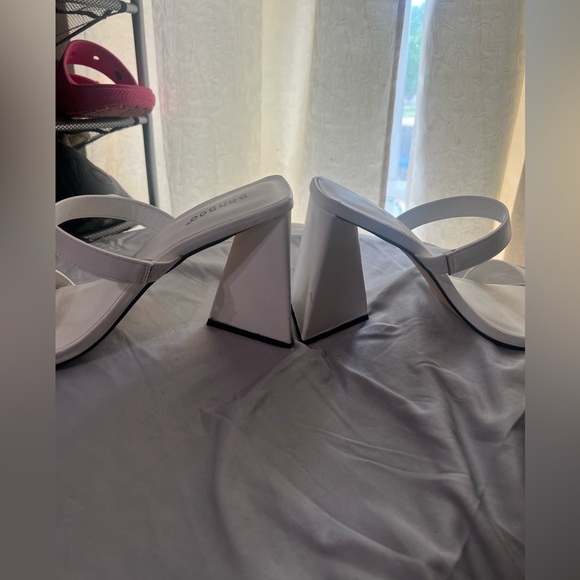 Cute basic heels - Picture 3 of 3